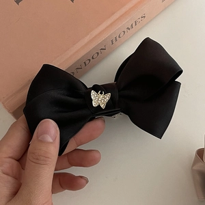 Pince à cheveux élégante en satin noir avec nœud et papillon étincelant en strass