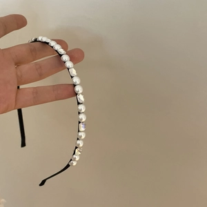 Eleganter schmaler schwarzer Haarreif mit Perlen und Kristallen für Damen