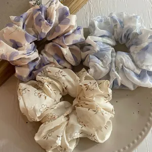 Chouchous en Satin Fleuri Et Pinces à Cheveux en Résine à Motifs Cœur Accessoires Cheveux Style Coréen pour Femmes