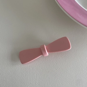 Schattige matroze haarclip met strik voor meisjes op een witte getextureerde achtergrond