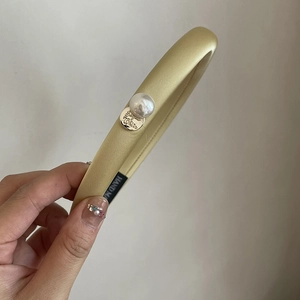 Elegant satin sponge headband with pearl and gold charm, stylish handmade hair accessory