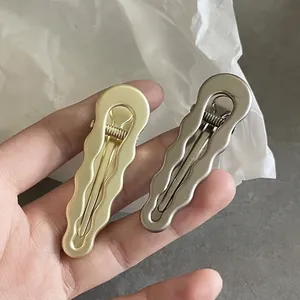 Minimalistische matte Metall Wellen Haarklammern in Gold und Silber Set für Mädchen