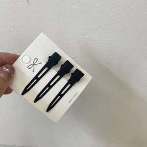 Set of 3 matte black hair clips for root volume and bangs on white display card