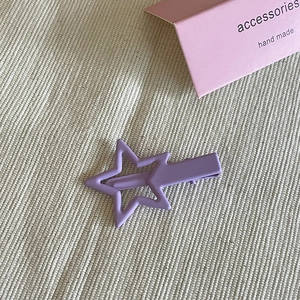 Fermaglio per capelli a stella in metallo viola opaco color caramello con becco d'anatra