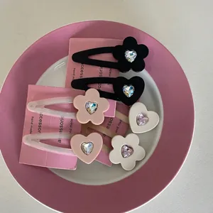 Süß Cool Herz Blume Strass Haarspangen Für Damen Rosa Schwarz Entenschnabelklemmen Mode Alltag Haar Schmuck