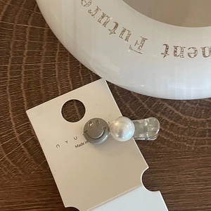 Pince à cheveux de couleur gelée avec un smiley mignon et perle sur carte