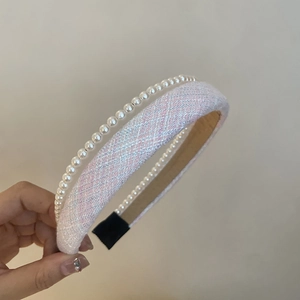 Detail of pink tweed fabric and white pearl double-layer headband design for women