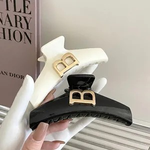 Pince à Cheveux Élégante en Acrylique Avec Décoration de Lettre B en Métal Doré Grande Pince à Cheveux pour Femme Accessoire