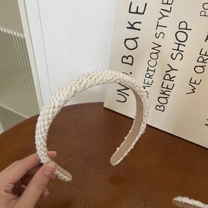Detail showing cream knit texture with gold glitter threads and anti-slip lining