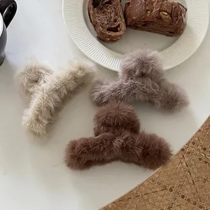 Large Plush Faux Rabbit Fur Hair Claw Clip For Women Soft Artificial Fur Triangle Geometric Hair Grip Winter Hair Accessory