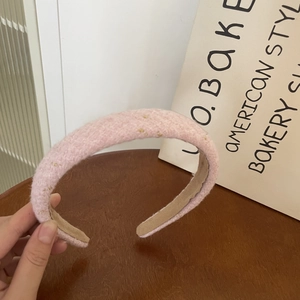 Detailed view of pink tweed headband with golden sequins and brown non-slip lining