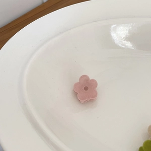 Süßer Mini-Haarclip mit beflockter Blume in Pink für Mädchen und Prinzessinnen-Haarschmuck