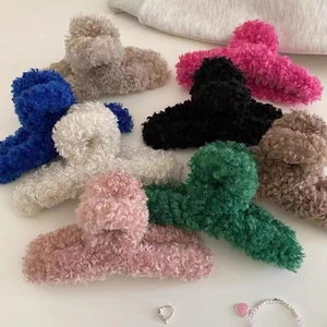 Pince à Cheveux en Fausse Fourrure Peluche Couleur Unie Automne Hiver Grande Pince Requin en Laine d'Agneau pour Femmes Filles Accessoires de Coiffure