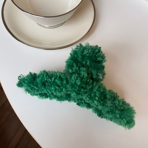 Pince à cheveux oversize en laine d'agneau vert foncé pour coiffures de femmes