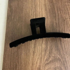 Oversized black flocked cross hair claw clip with matte finish and metal spring