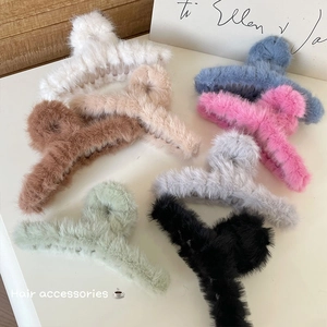 Faux Rabbit Fur Plush Hair Claw Clip Large Heart Shaped Shark Clip Thick Hair Accessories Handmade Headwear For Women