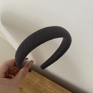 Close-up of thick grey ribbed sponge headband with textured fabric for extra volume