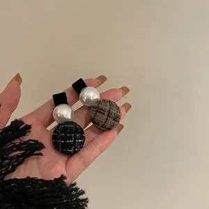 Vintage French Tweed Plaid Ball White Imitation Artificial Pearl Duckbill Hair Clip For Women Elegant Hairpin Fashion Styling Accessory