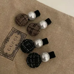 Elegant 4-piece hair clip set with tweed balls, large pearls and black velvet base