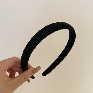 Serre-tête tissé noir minimaliste avec texture diamant tricotée pour un style élégant