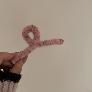 Pince à cheveux en laine rose avec points colorés pour styles d'automne et d'hiver