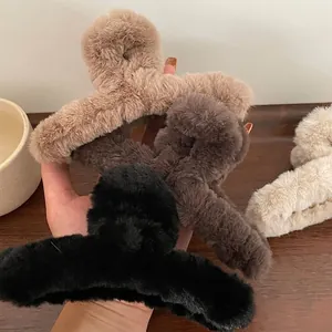 Grande Molla per Capelli in Peluche Pelliccia Sintetica per Donna Morbida Clip a Squalo Caldi Accessori per Capelli Invernali Elegante