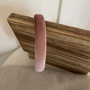 Detailed texture of dusty rose velvet padded headband with elegant vintage finish