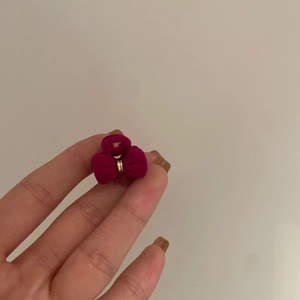 Mini molletta per capelli a fiocco floccato fucsia per acconciature autunno-inverno