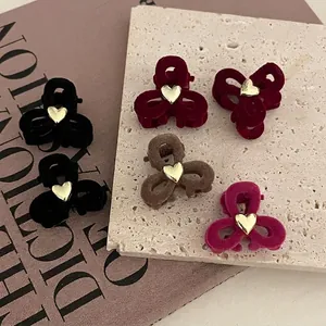 Mini Pinza de Cangrejo Francesa Flocada Con Decoración Corazón De Metal Dorado Elegante Pinza De Terciopelo Accesorios Mujer