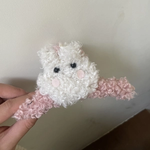 Pinza per capelli in peluche a forma di gatto bianco e rosa in morbida pelliccia finta