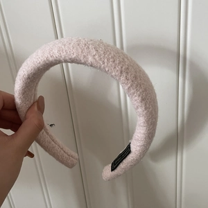 Detailed close-up of thick pink velvet sponge headband with subtle glitter texture details
