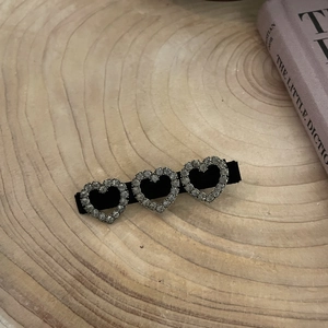 Three linked velvet heart hair clips with sparkling rhinestones in a retro black finish