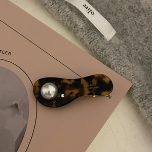 French retro acetate hair clip with tortoise pattern pearl and rhinestone detail