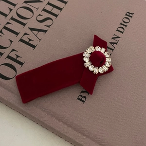 Elegante fermaglio per capelli in velluto rosso scuro con ornamento in strass