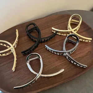 Elegant Women Metal Hair Claw Clip Minimalist Geometric Alloy Shark Clip Glossy Finish Hair Bun Clip For Daily Office Fashion Hair Accessories