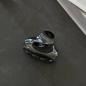 Minimalist gunmetal hollow heart-shaped hair claw clip with a polished mirror finish