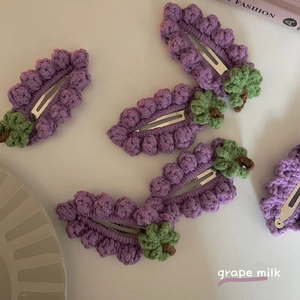 Barrette à cheveux raisins faite main au crochet avec joli motif de fruits en laine violette