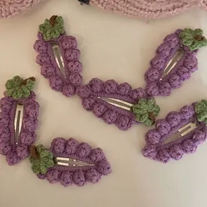 Barrettes à cheveux en crochet fait main en forme de raisin violet avec feuilles vertes