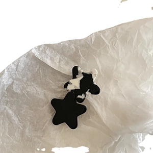 Chic acetate star-shaped hair clips in solid black and marble patterns for women