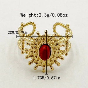 Bague en acier inoxydable doré avec pierre précieuse ovale rouge et texture martelée