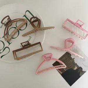 Grandes pinces à cheveux dégradées rose café en couleurs Morandi, style minimaliste