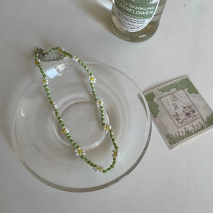 Collier Ras du Cou Perlé Vert Menthe Fait à la Main Avec Pendentif Champignon Marguerite en Acrylique Bijoux de Mode Femme