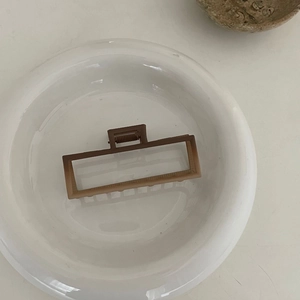 Pince à cheveux rectangulaire effet dégradé rose et café avec une finition mate