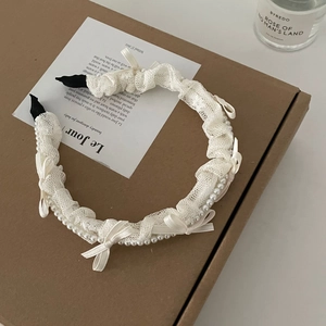 Serre-tête français en dentelle blanche avec perles et petits nœuds en soie pour femme