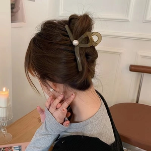 Korean style amber tortoiseshell hair claw clip with large pearl for women's updos