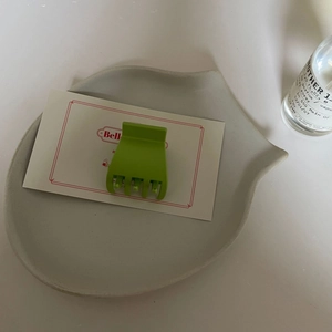 Pince à cheveux carrée minimaliste vert avocat pour queue de cheval femme