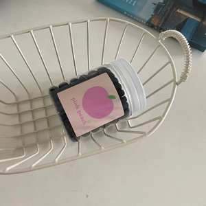 Lot d'élastiques à cheveux cordon de téléphone dégradé dans un flacon rose