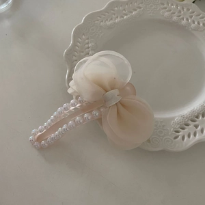 Pince à cheveux élégante avec nœud en tulle crème et perles pour femme