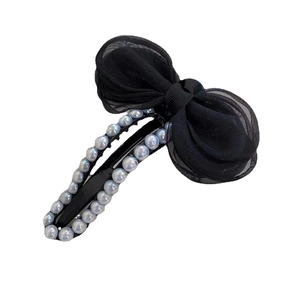 Pince à cheveux élégante avec nœud en mesh noir et perles irisées pour coiffure chic femme