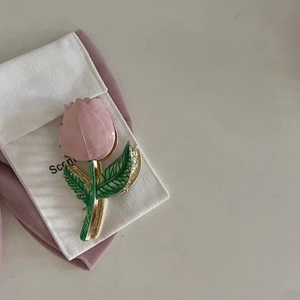 Elegant pink enamel tulip hair claw clip with golden metal frame for women hair accessory